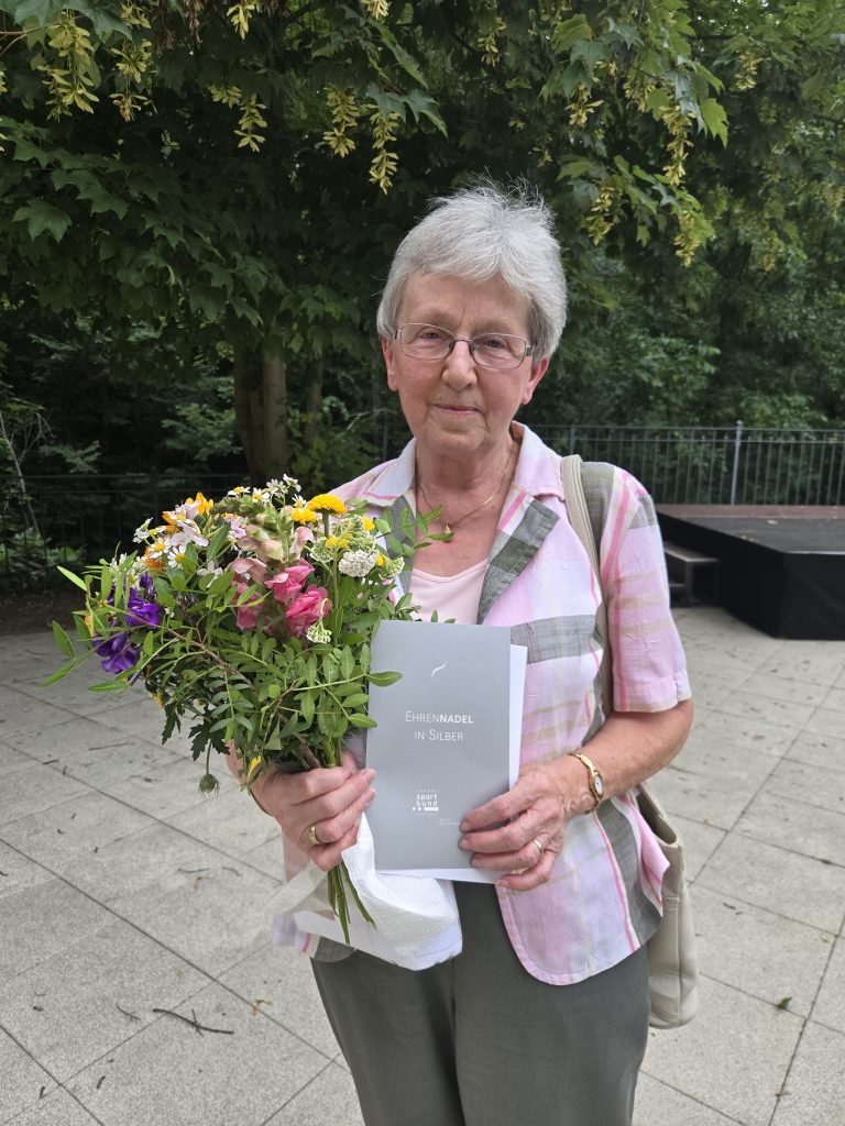 Ehrung mit der Silbernadel fürs Ehrenamt