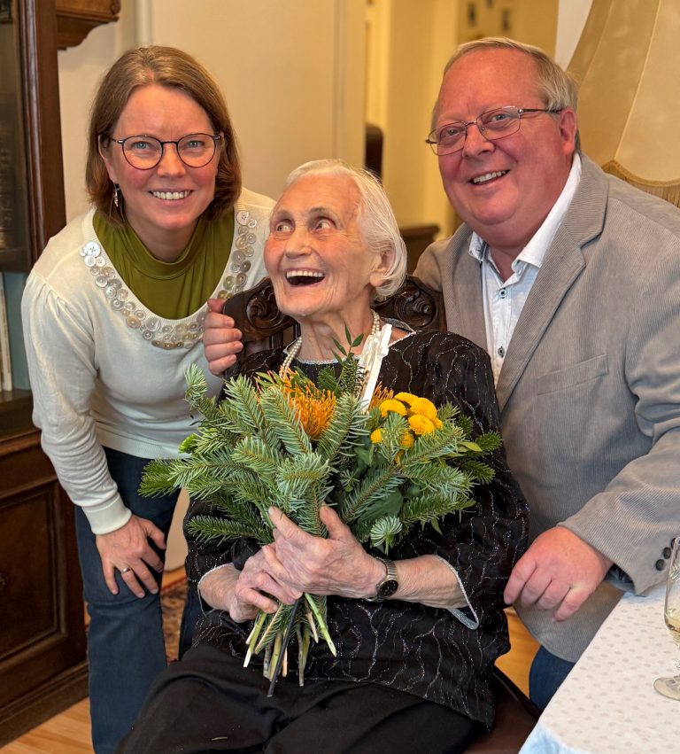 100 Jahre alt - fit und wach wie eh und je